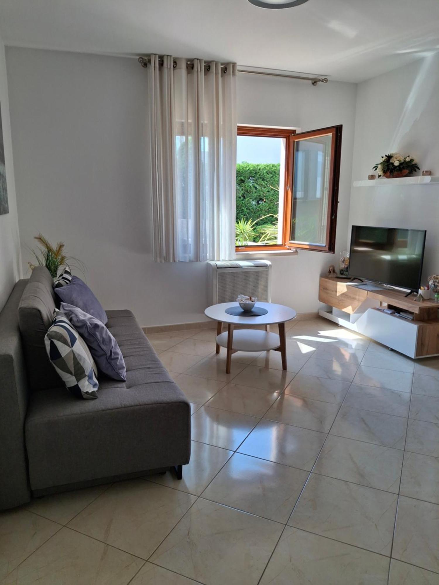 Apartment Leona
